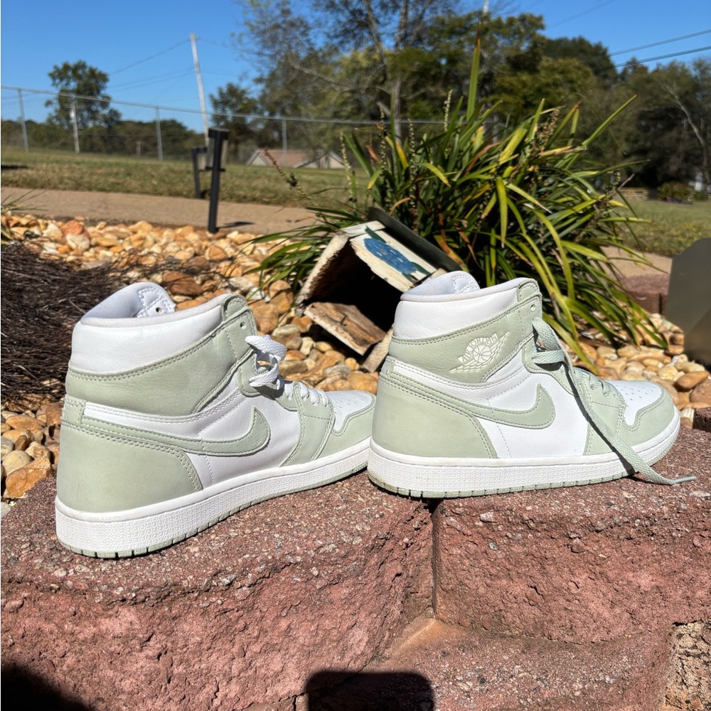 Jordan 1 Seafoam - Picture 2 of 3